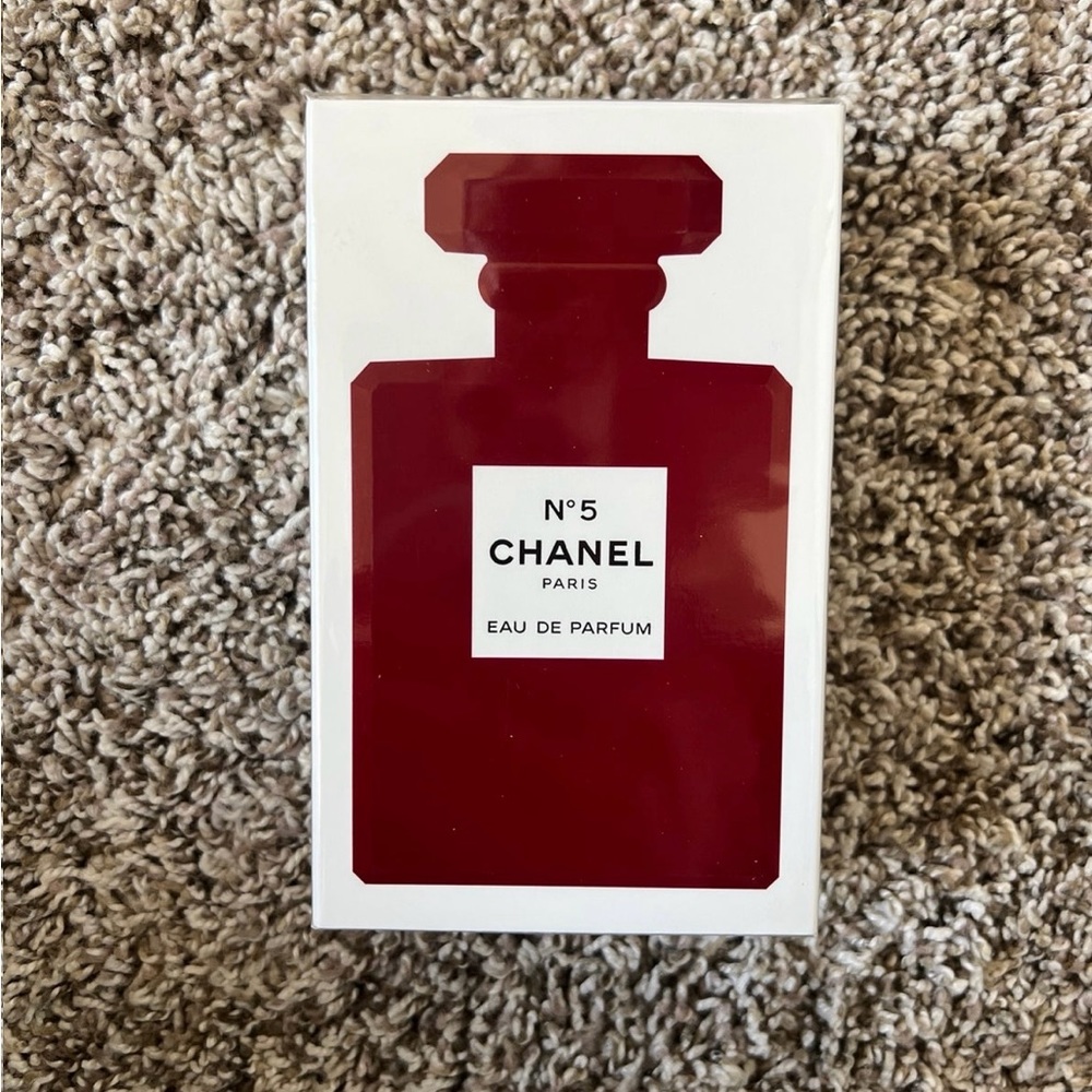 Chanel Paris no5 perfume